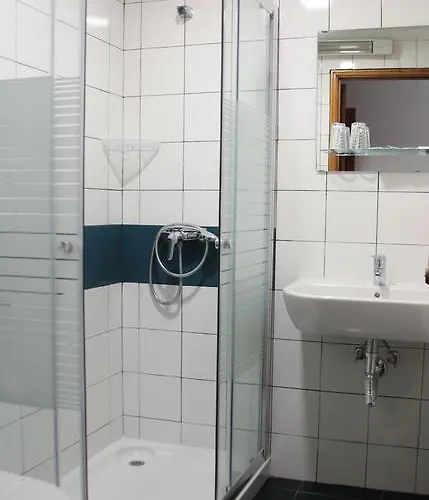 Kamanga מלון טומאר