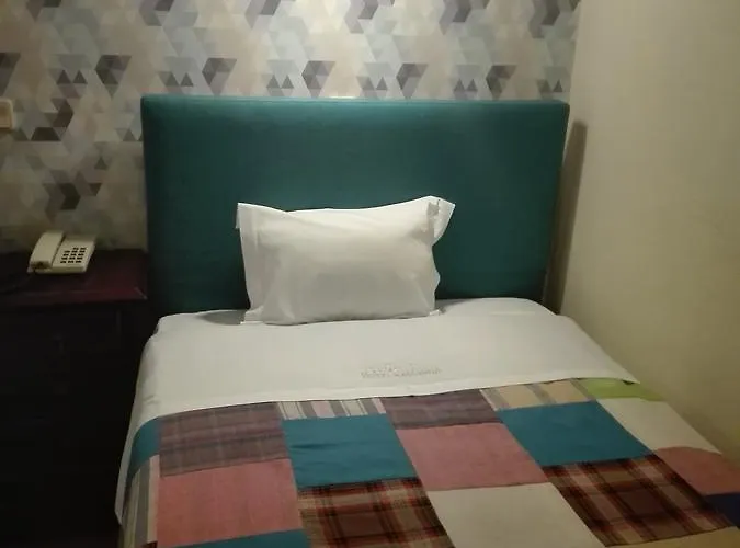 Kamanga מלון טומאר