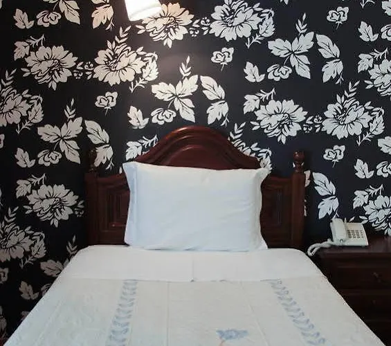 מלון Kamanga טומאר